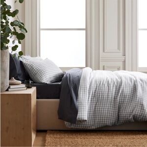 NWOT QUINCE Classic Percale Gingham King Size Pillowcase Set, Blue Fog, Set o…